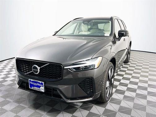 2025 Volvo XC60 Plug-In Hybrid T8 Plus
