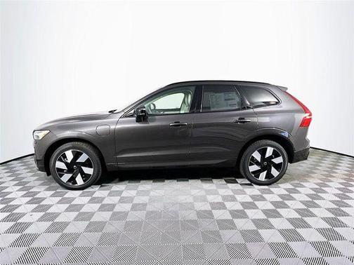 2025 Volvo XC60 Plug-In Hybrid T8 Plus