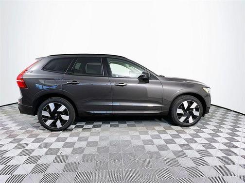 2025 Volvo XC60 Plug-In Hybrid T8 Plus