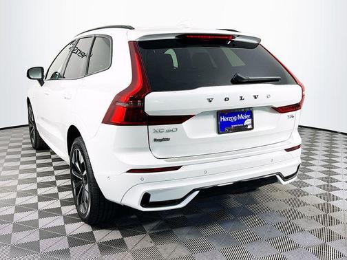Crystal White Metallic 2026 Volvo XC60 Plug-In Hybrid T8 Plus