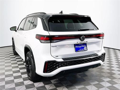 2025 Volkswagen Tiguan 2.0T SE R-Line Black