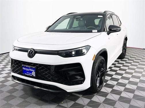 2025 Volkswagen Tiguan 2.0T SE R-Line Black