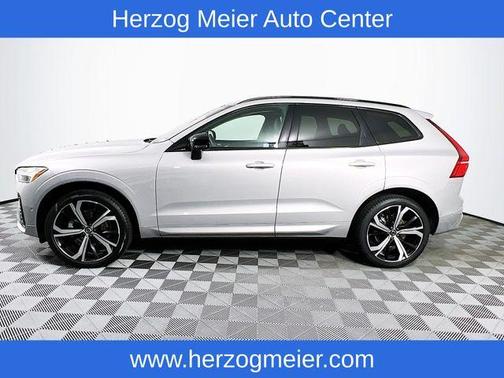 2023 Volvo XC60 B5 Ultimate Dark Theme