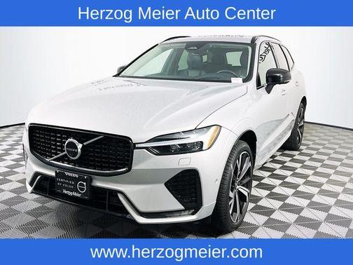 2023 Volvo XC60 B5 Ultimate Dark Theme