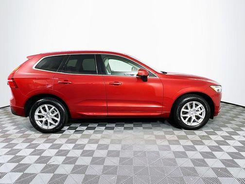 2021 Volvo XC60 T5 Momentum