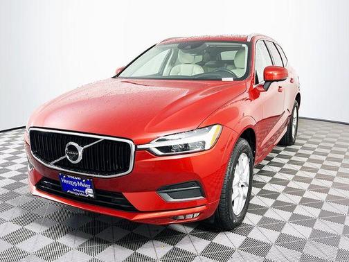 2021 Volvo XC60 T5 Momentum
