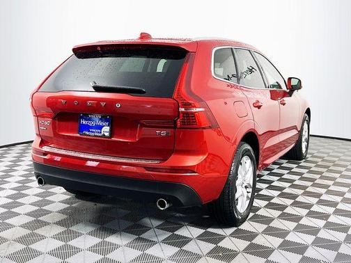 2021 Volvo XC60 T5 Momentum