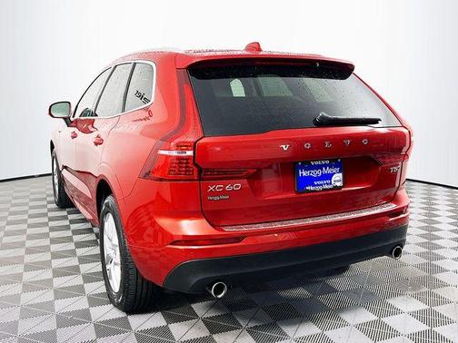 2021 Volvo XC60 T5 Momentum