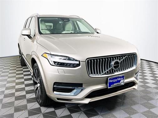 2024 Volvo XC90 Recharge Plug-In Hybrid T8 Ultimate Bright Theme 7-Seater