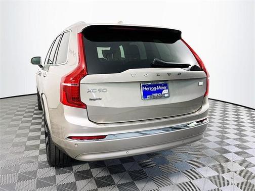 2024 Volvo XC90 Recharge Plug-In Hybrid T8 Ultimate Bright Theme 7-Seater