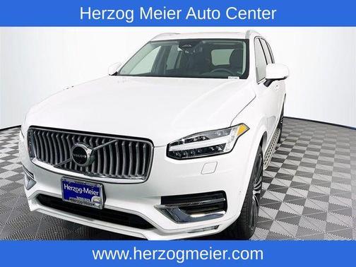 Crystal White Pearl 2025 Volvo XC90 B6 Plus 6-Seater