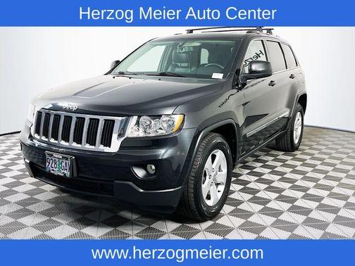 Brilliant Black Crystal Pearlcoat 2013 Jeep Grand Cherokee Laredo