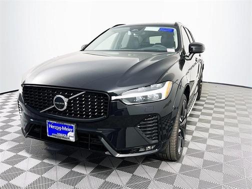 2025 Volvo XC60 B5 Ultra