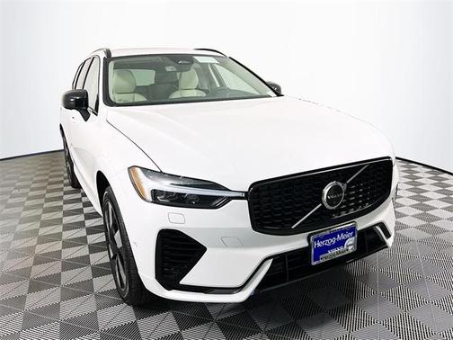 2025 Volvo XC60 Plug-In Hybrid T8 Plus