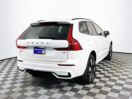 2025 Volvo XC60 Plug-In Hybrid T8 Plus