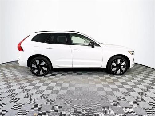 2025 Volvo XC60 Plug-In Hybrid T8 Plus