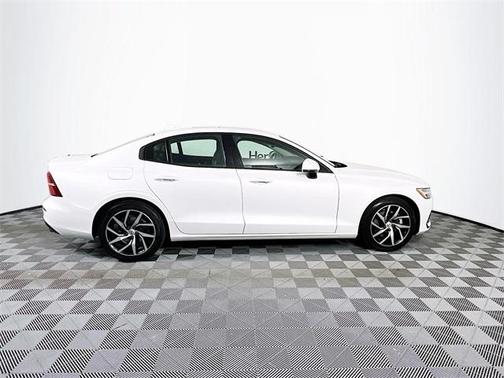 2020 Volvo S60 T5 Momentum