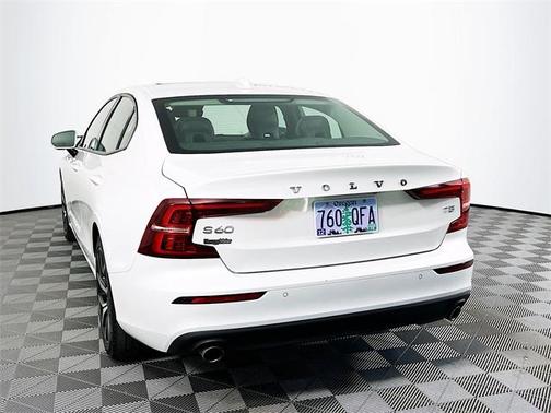 2020 Volvo S60 T5 Momentum