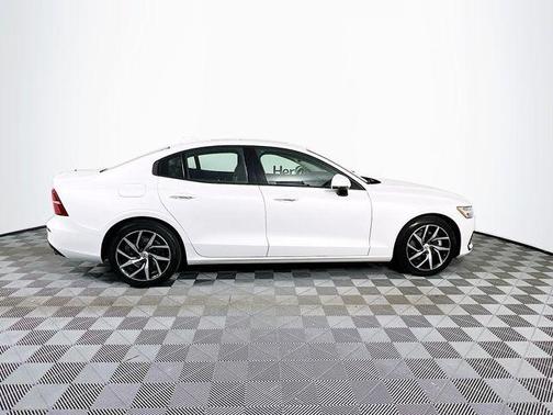 2020 Volvo S60 T5 Momentum