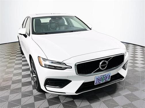 2020 Volvo S60 T5 Momentum