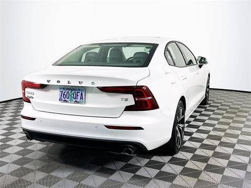 2020 Volvo S60 T5 Momentum