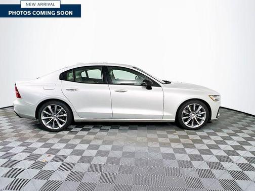 2021 Volvo S60 T5 Momentum