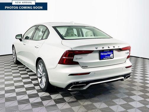 2021 Volvo S60 T5 Momentum