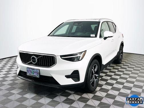 2025 Volvo XC40 B5 Core Bright Theme