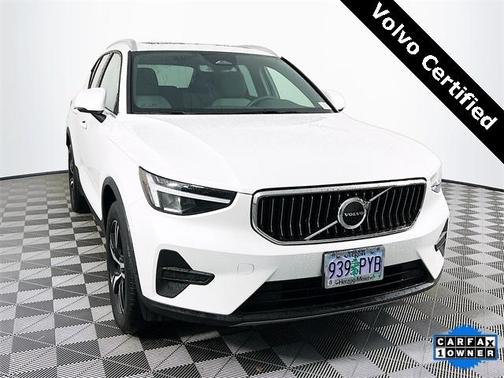 2025 Volvo XC40 B5 Core Bright Theme