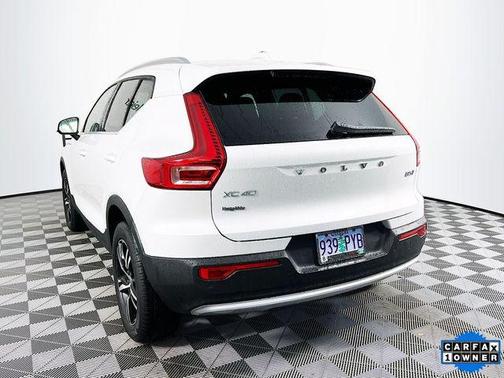 2025 Volvo XC40 B5 Core Bright Theme