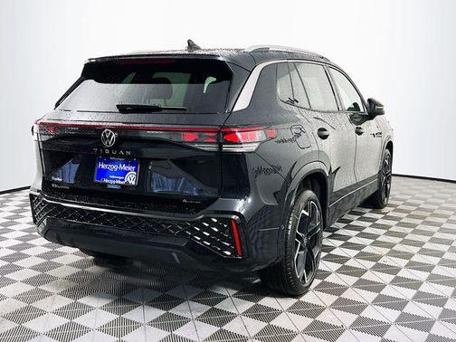 2026 Volkswagen Tiguan 2.0T SEL R-Line