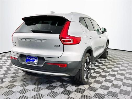 2024 Volvo XC40 B5 Plus Bright Theme