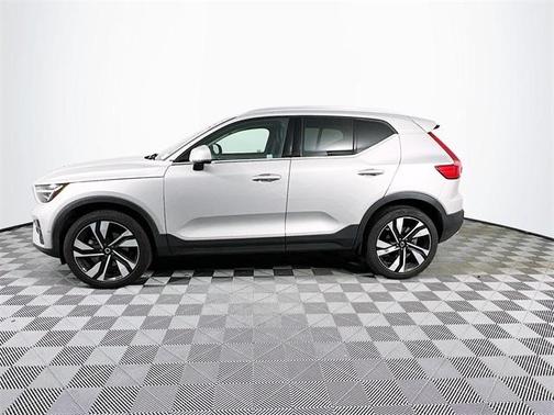 2024 Volvo XC40 B5 Plus Bright Theme