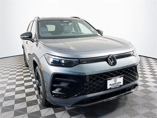 2025 Volkswagen Tiguan 2.0T SE R-Line Black