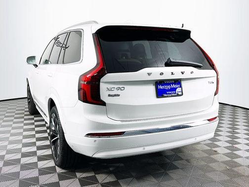 2026 Volvo XC90 Plug-In Hybrid T8 Plus 7-Seater