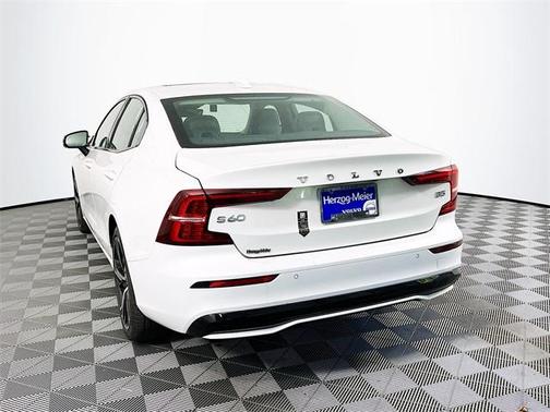 2024 Volvo S60 B5 Core Dark Theme