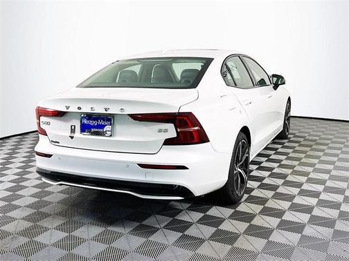2024 Volvo S60 B5 Core Dark Theme