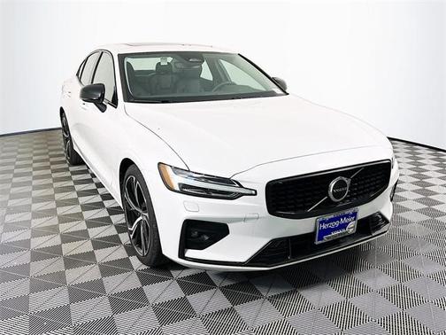 2024 Volvo S60 B5 Core Dark Theme