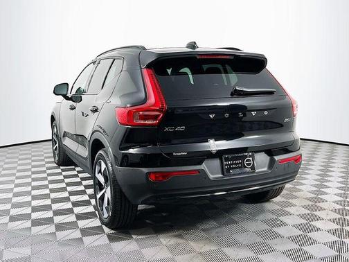 2025 Volvo XC40 B5 Plus Dark Theme