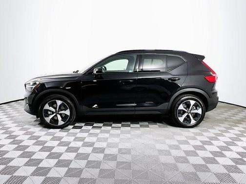 2025 Volvo XC40 B5 Plus Dark Theme