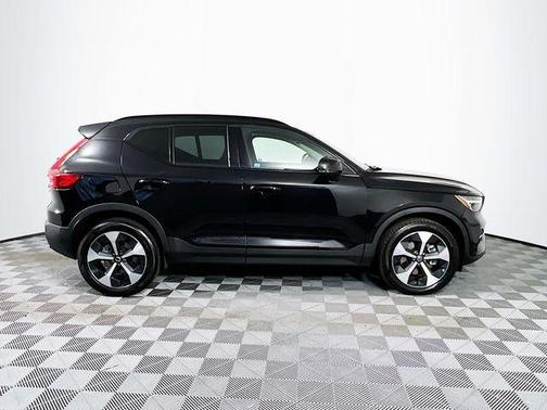 2025 Volvo XC40 B5 Plus Dark Theme