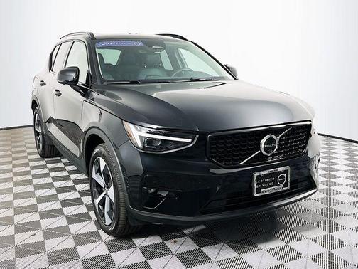 2025 Volvo XC40 B5 Plus Dark Theme