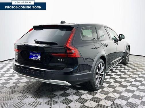 2024 Volvo V90 Cross Country B6 Plus