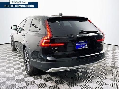 2024 Volvo V90 Cross Country B6 Plus