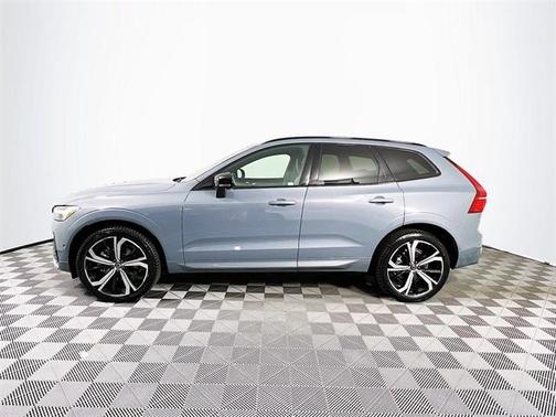 2022 Volvo XC60 B6 R-Design