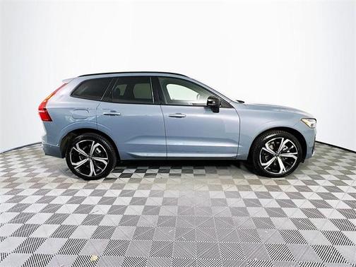 2022 Volvo XC60 B6 R-Design