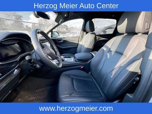 2025 Audi Q7 45 Premium Plus