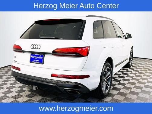 2025 Audi Q7 45 Premium Plus