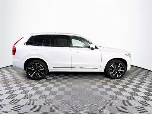 2025 Volvo XC90 B6 Plus 7-Seater