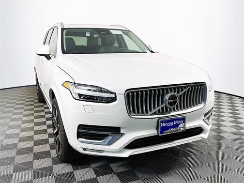 2025 Volvo XC90 B6 Plus 7-Seater